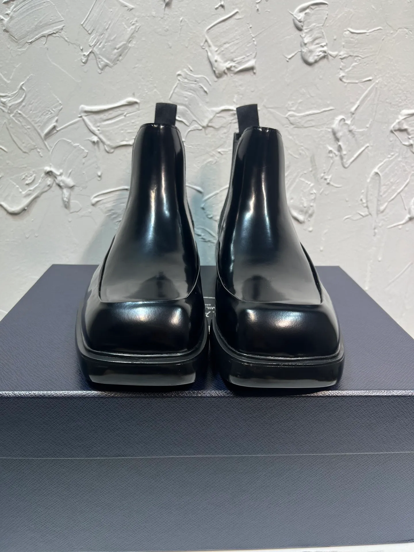 Men's shoes 💰860💰 🔥🔥🔥3990 The latest Prada Derby shoes, Martin boots, micro-marked glossy round-toe spliced ​​loafers, purchased the original one to one development, the outsole is one to one private molding, the fabric is made of imported open edge beads, lining cowhide, foot pad cowhide, sole height 5cm, original rubber foam outsole, code number 39-46